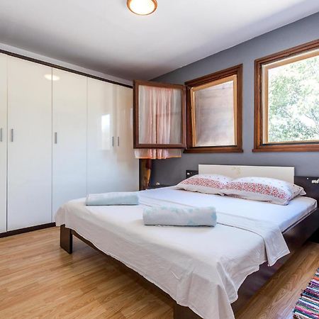 Nice Home In Jezera With Wifi Buitenkant foto
